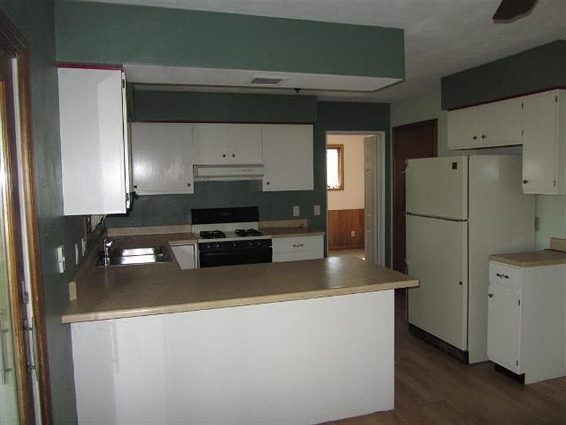2nd image of 90 Countryside Dr