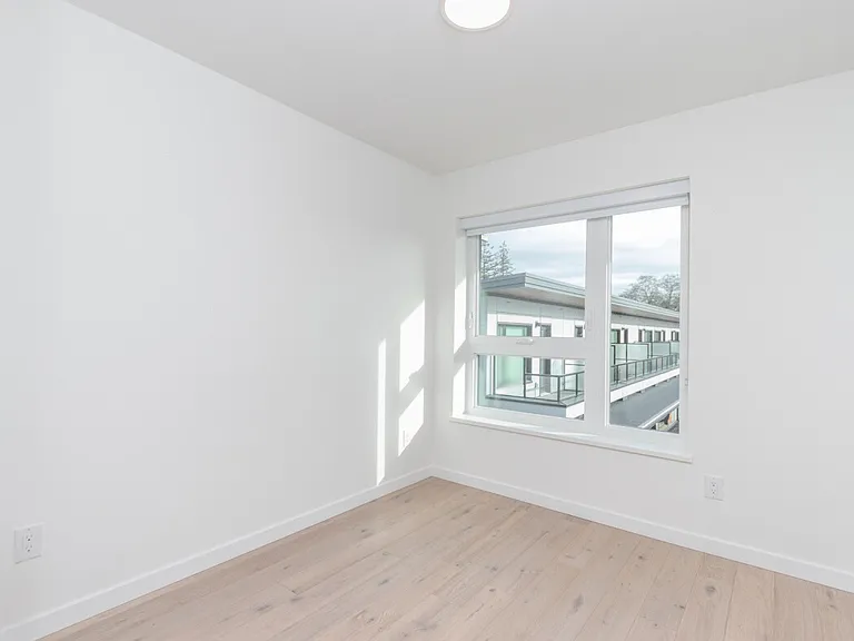 528 E 2nd St #32 — Photo 4