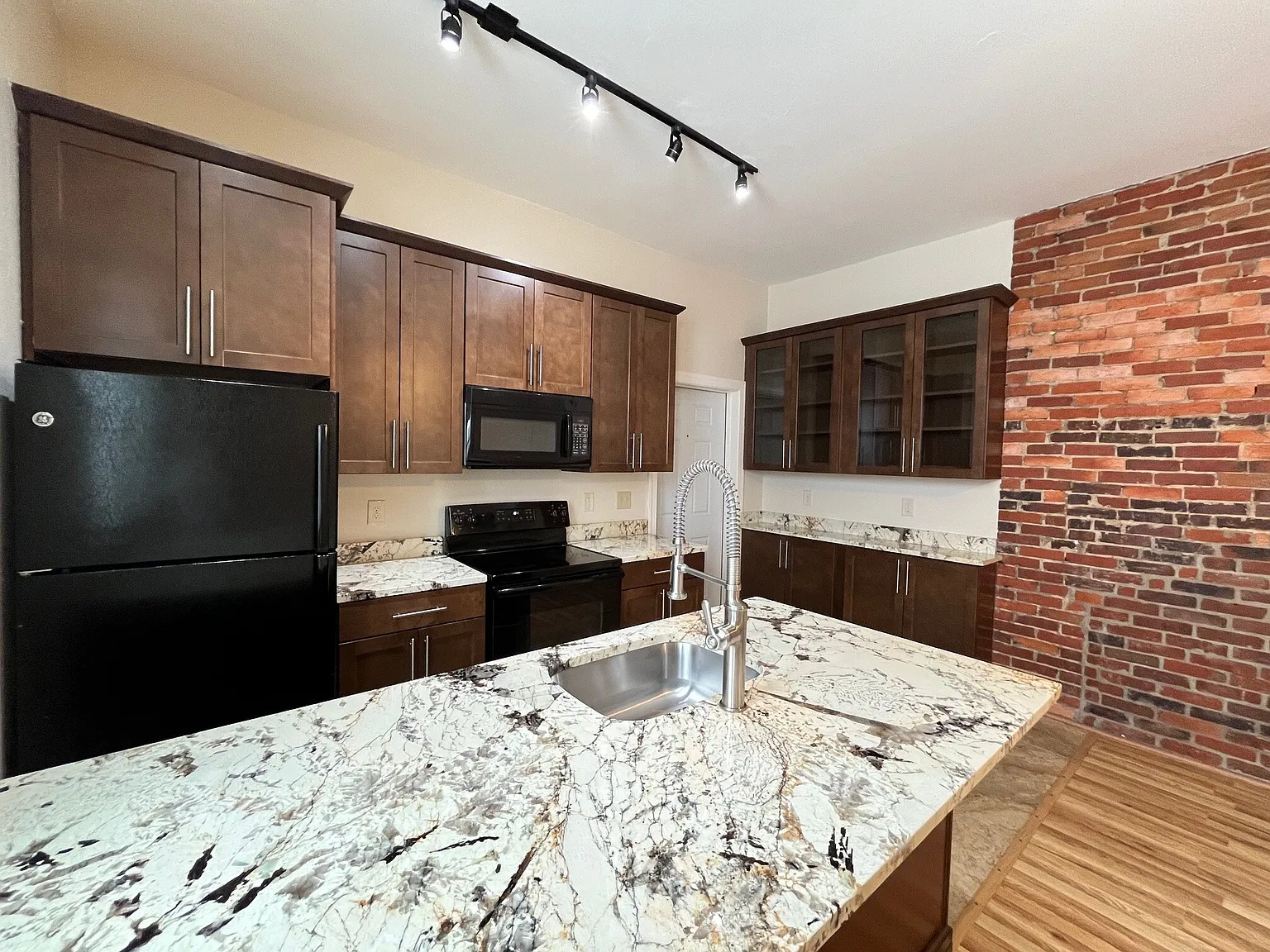 4930 Centre Ave — Photo 2