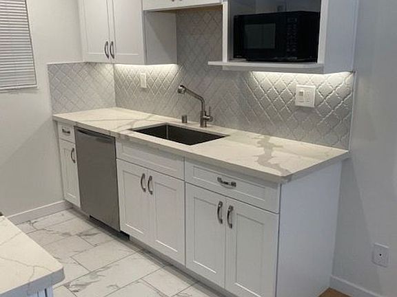 2nd image of 536-542 Everett Ave #540