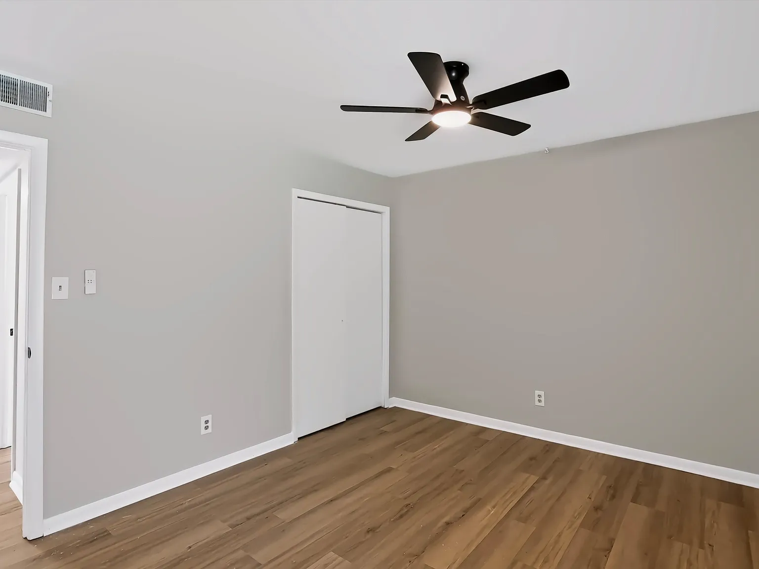 3 bed, 1.5 bath, 1040 sqft, $1,475 — Photo 3