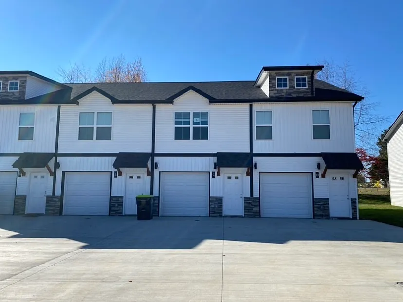 1020 Glenkirk Dr #B