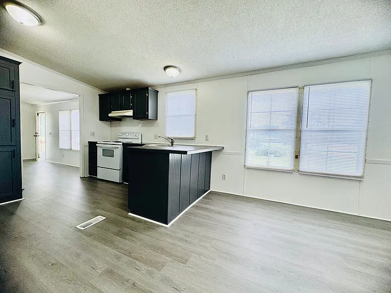 982 Faulkner Town Rd — Photo 4