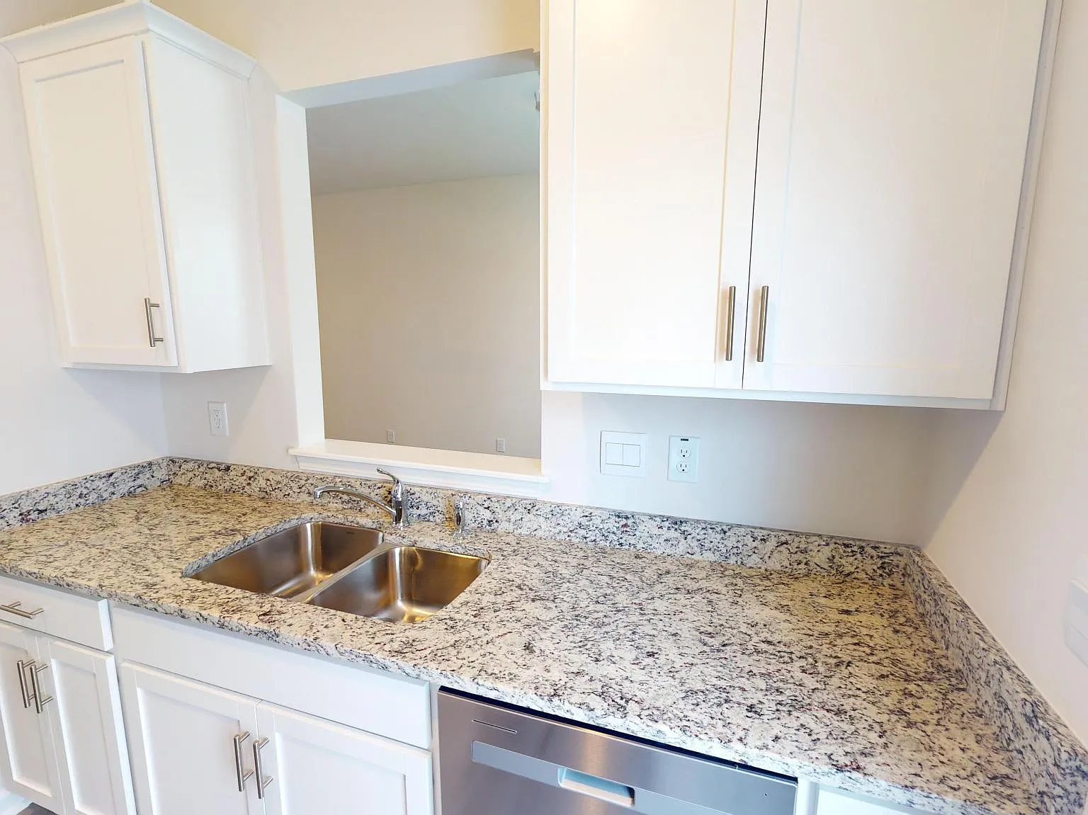 1139 Evelynnview Ln — Photo 3