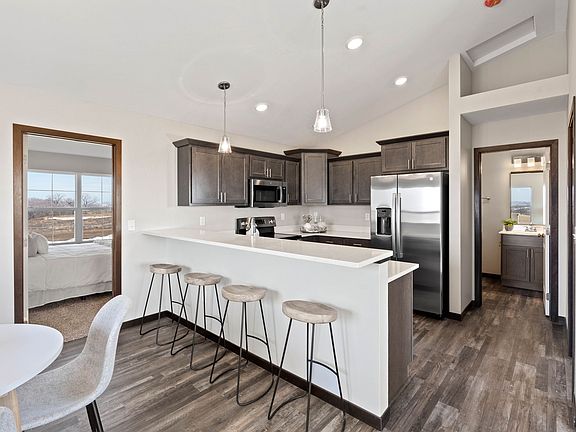 5th image of 405 Chloe Dr