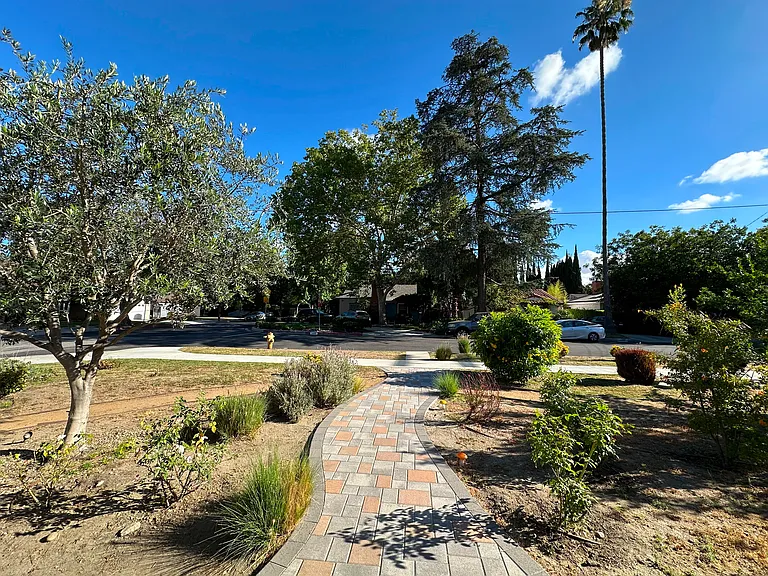 12364 Emelita St — Photo 9