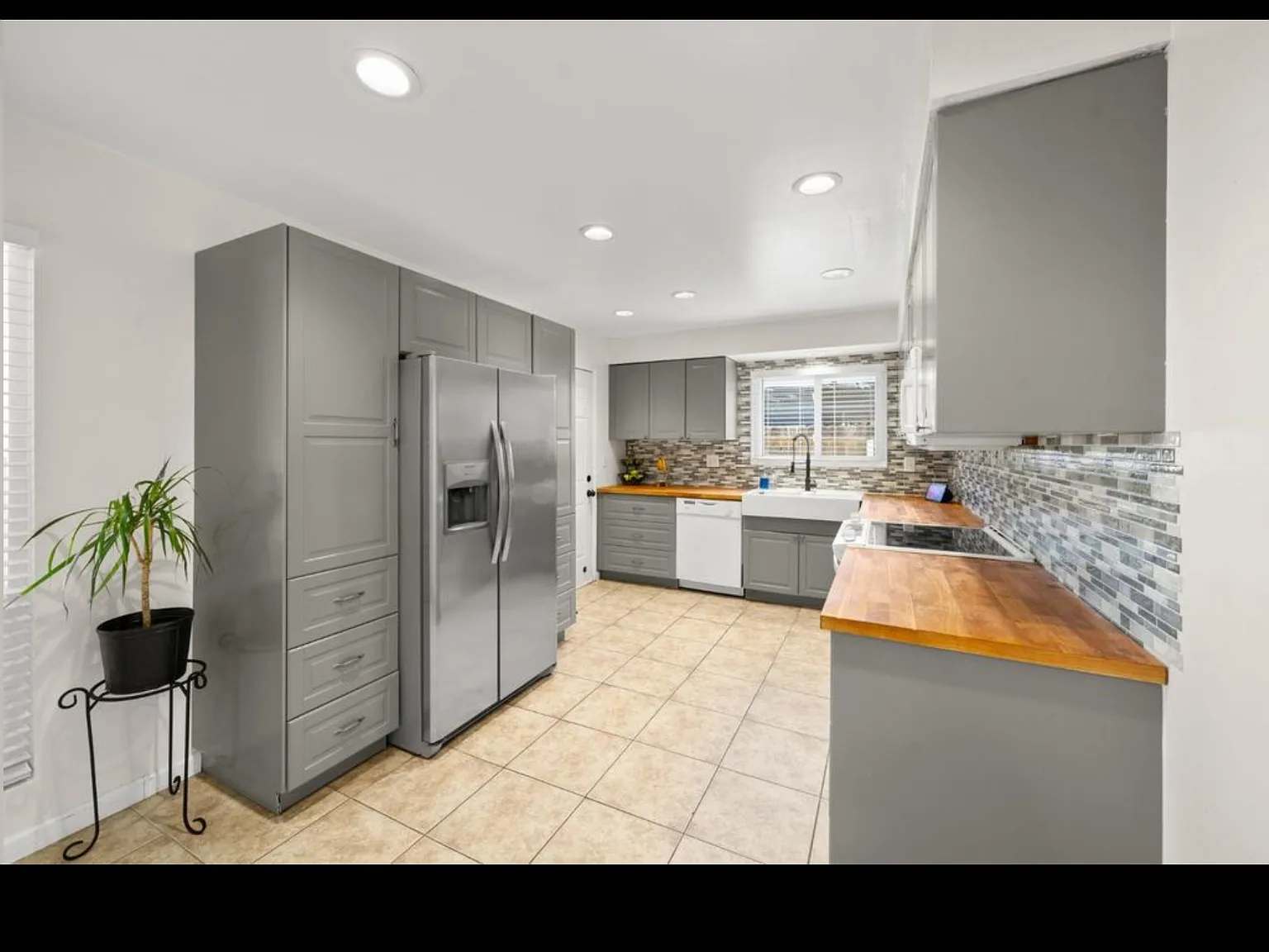 3 bed, 1324 sqft, $2,500 — Photo 1