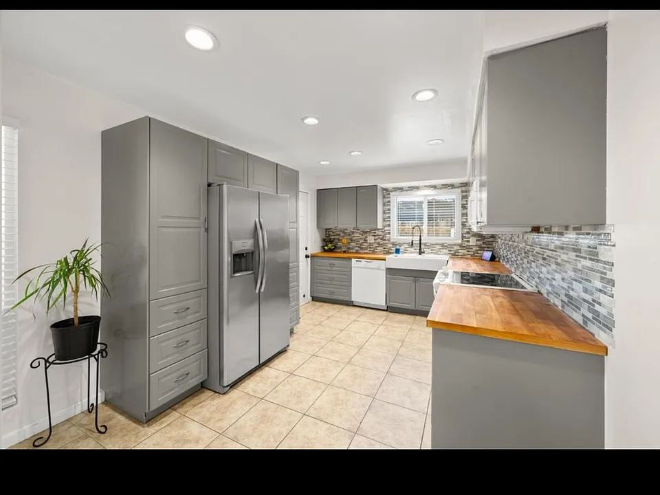 10812 Dunbar Way