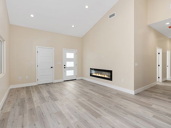 5th image of 23113 Leonora Dr