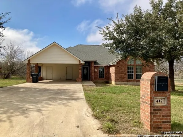 417 Nueces, Dilley, TX 78017