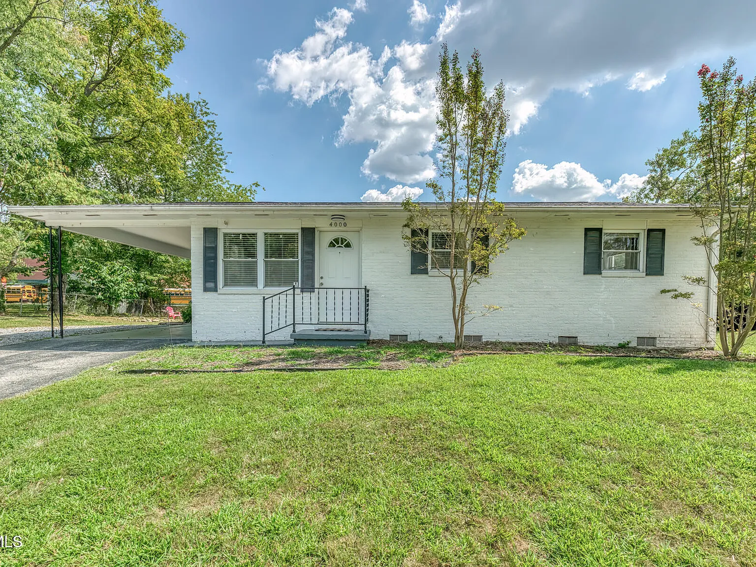 3 bed, 1.5 bath, 1147 sqft, $2,500 — Photo 2