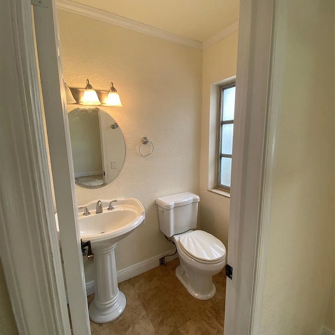 2 bed, 1.5 bath, 875 sqft, $1,800 — Photo 2