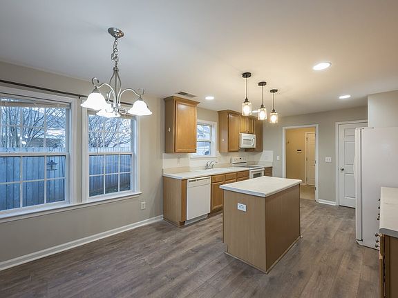 2nd image of 507 Highland Falls Dr