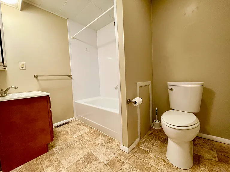 113 S Washington St — Photo 19