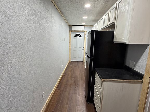 5th image of 251 S Main St APT 2