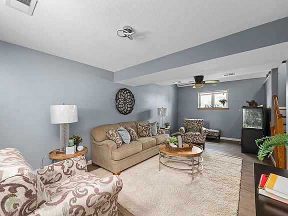 2nd image of 1503 Emerald Dr
