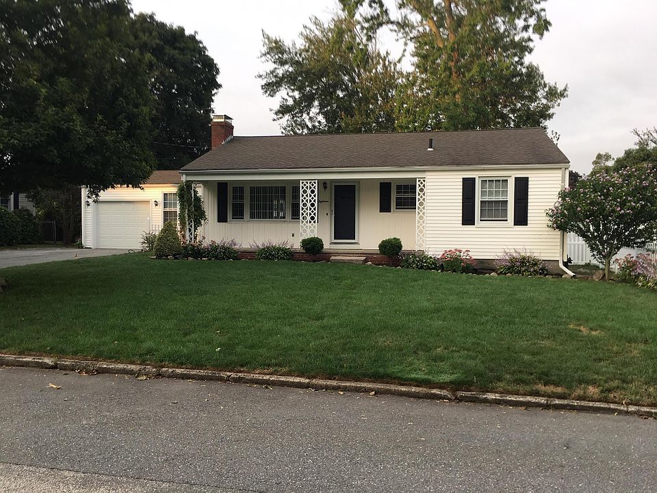 1st image of 18 Carnation Dr