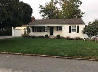 18 Carnation Dr, Cranston, RI 02920