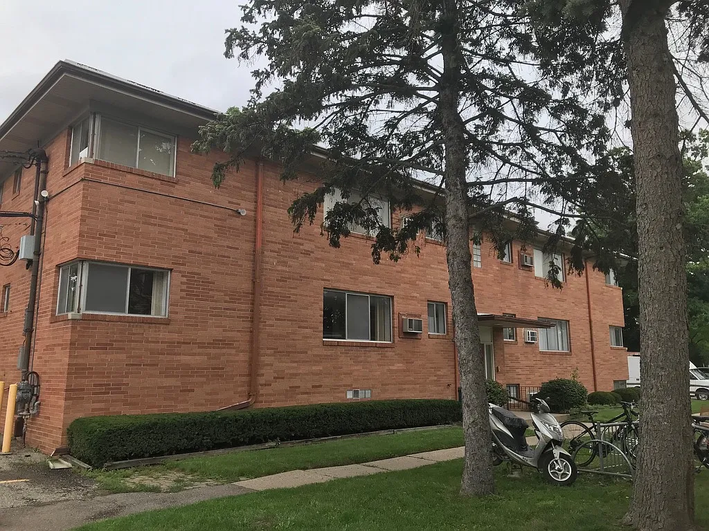 431 Abbott Rd — Photo 2