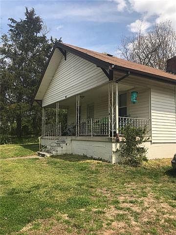 2nd image of 407 27th St SW