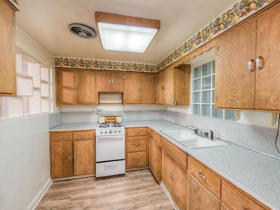 1st image of 3406 Queen Ave N #B