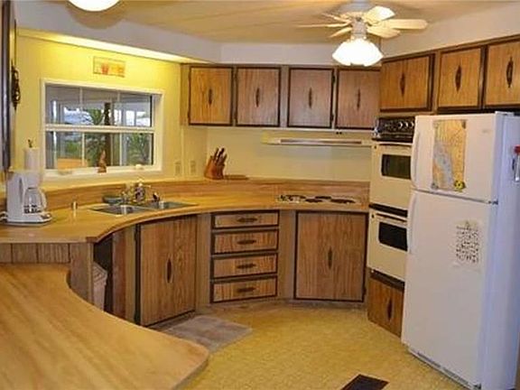 5th image of 3681 Blueberry Ln