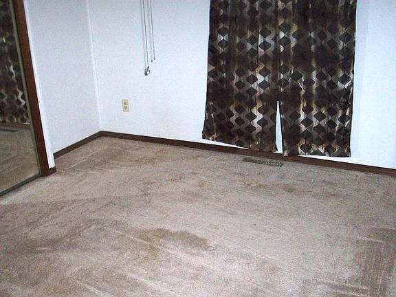 4th image of 725 2nd Street Ct