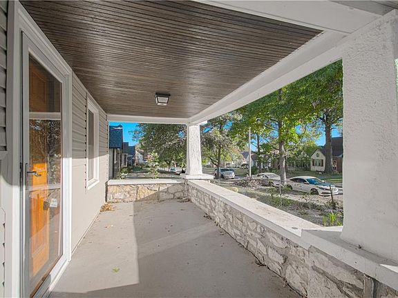 3rd image of 6326 Agnes Ave