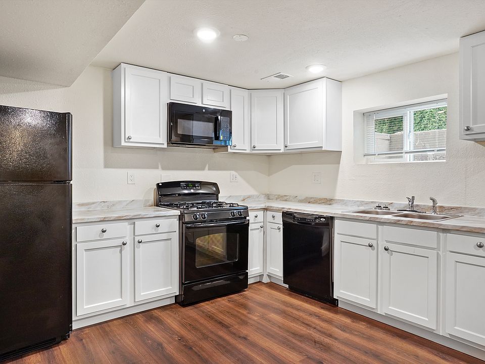 1st image of 982 S Sheridan Blvd APT 1