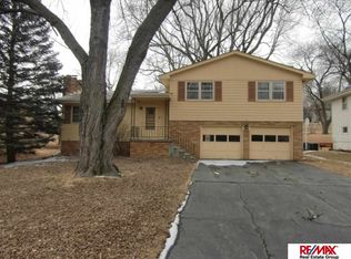 2210 Ridgewood Ave, Omaha, NE 68124