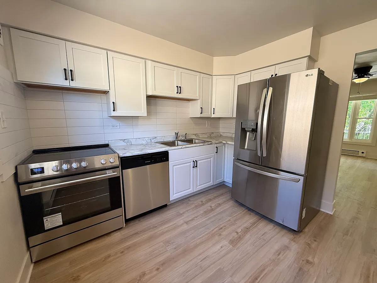 Building Photo - 11043 S Longwood Dr #2