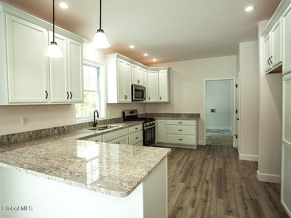5th image of 129 Lemont Avenue