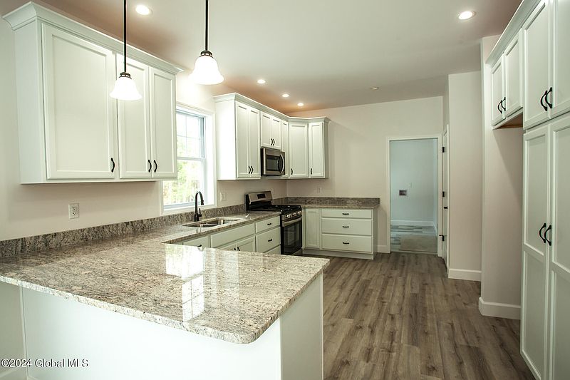 5th image of 129 Lemont Avenue