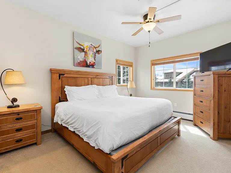 Ensuite King Bedroom 1 with Ceiling Fan