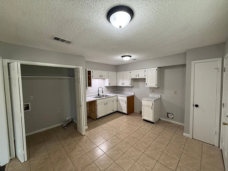 480 Elmfield Cv — Photo 4