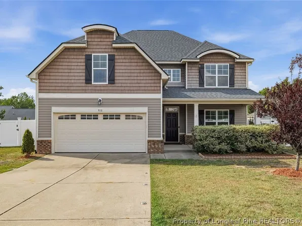 910 Highgrove Dr, Spring Lake, NC 28390