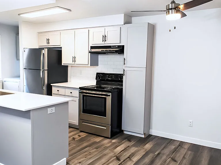 Carriage House Apartments — Photo 18