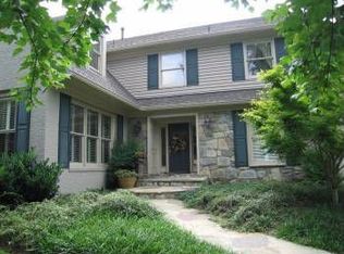 1303 Meadow Glen Dr, Vienna, VA 22182