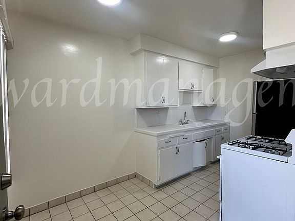 4th image of 3376 Descanso Dr APT 2