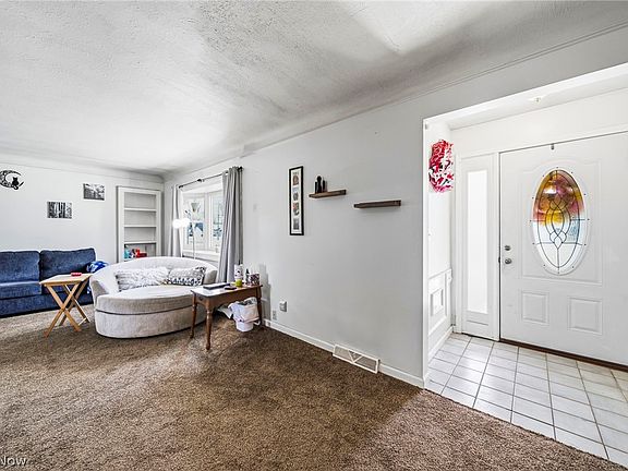 4th image of 29690 Franklin Ave
