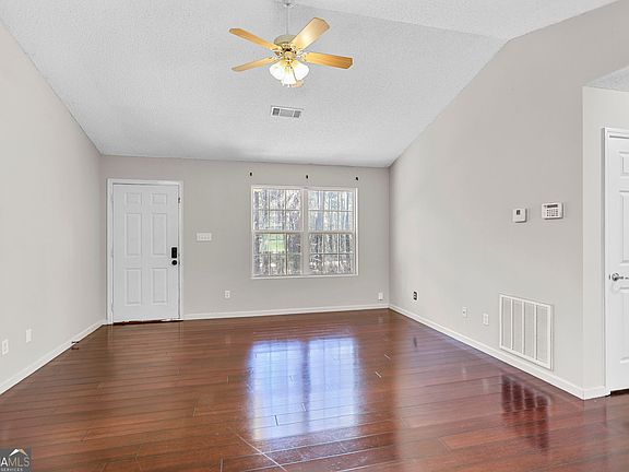 4th image of 178 Sims Rd