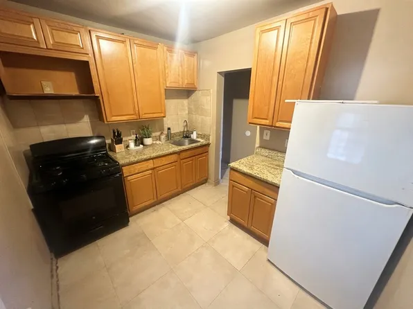(undisclosed Address), Far Rockaway, NY 11691