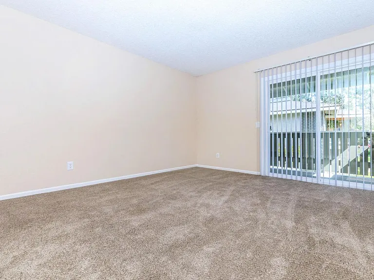 The Newport Apartments — Photo 36