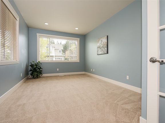 3rd image of 10823 237th Ave NE