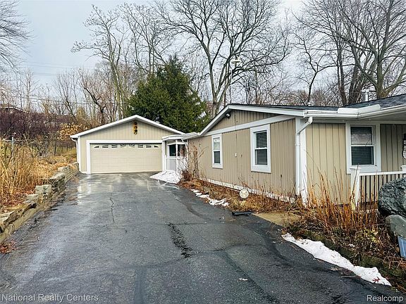 2nd image of 10461 Nine Mile Rd