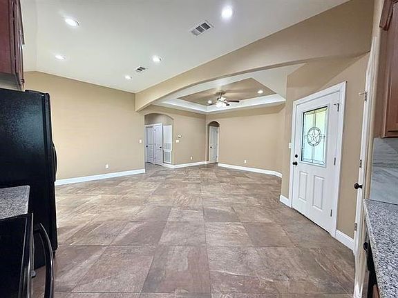 3rd image of 2850 Amber Ave