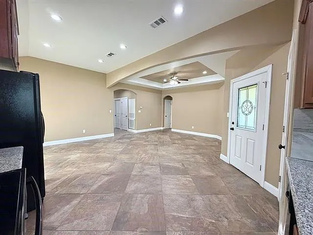 2850 Amber Ave — Photo 3