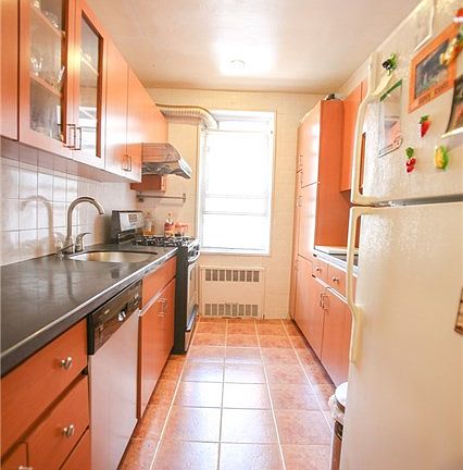 5th image of 6385 Woodhaven Blvd #6A