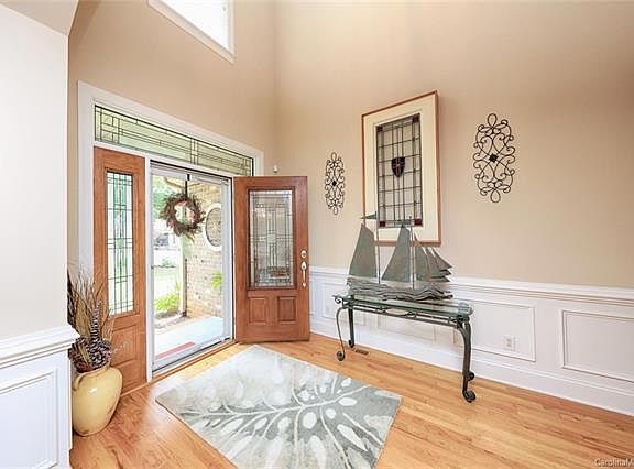5th image of 128 English Ivy Ln