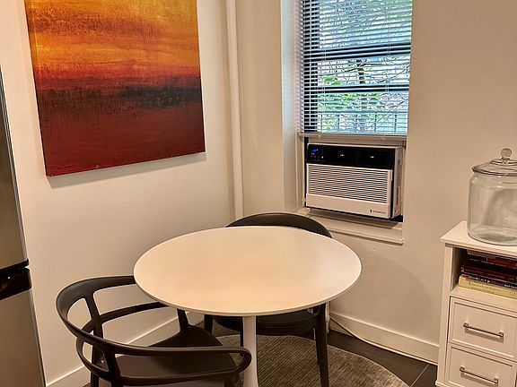4th image of 232 E 77th St APT 13